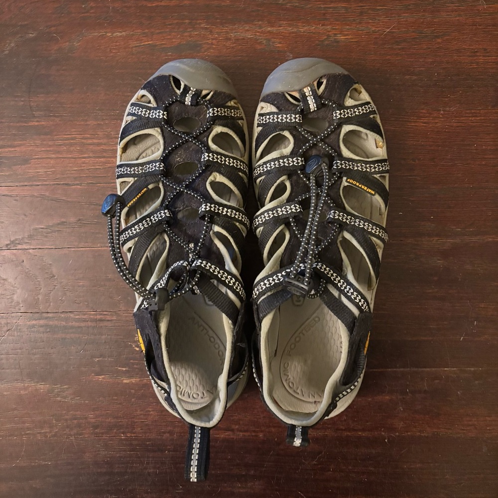 KEEN Whisper Closed Toe Sandals, size 8.5 - Picture 3 of 8